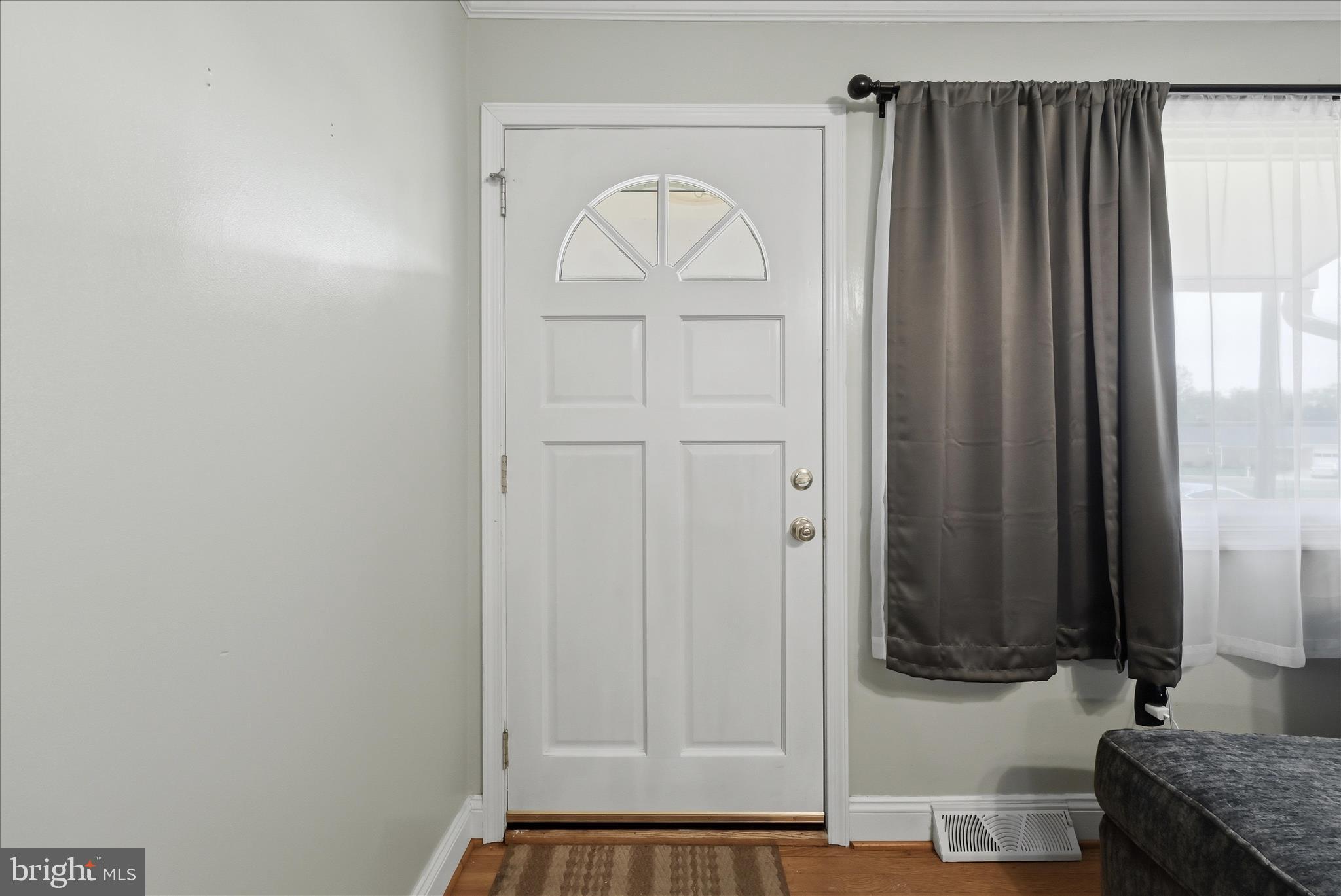 433 Beechcroft Road Winchester, VA 22601 - Photo 6 of 41 Entry