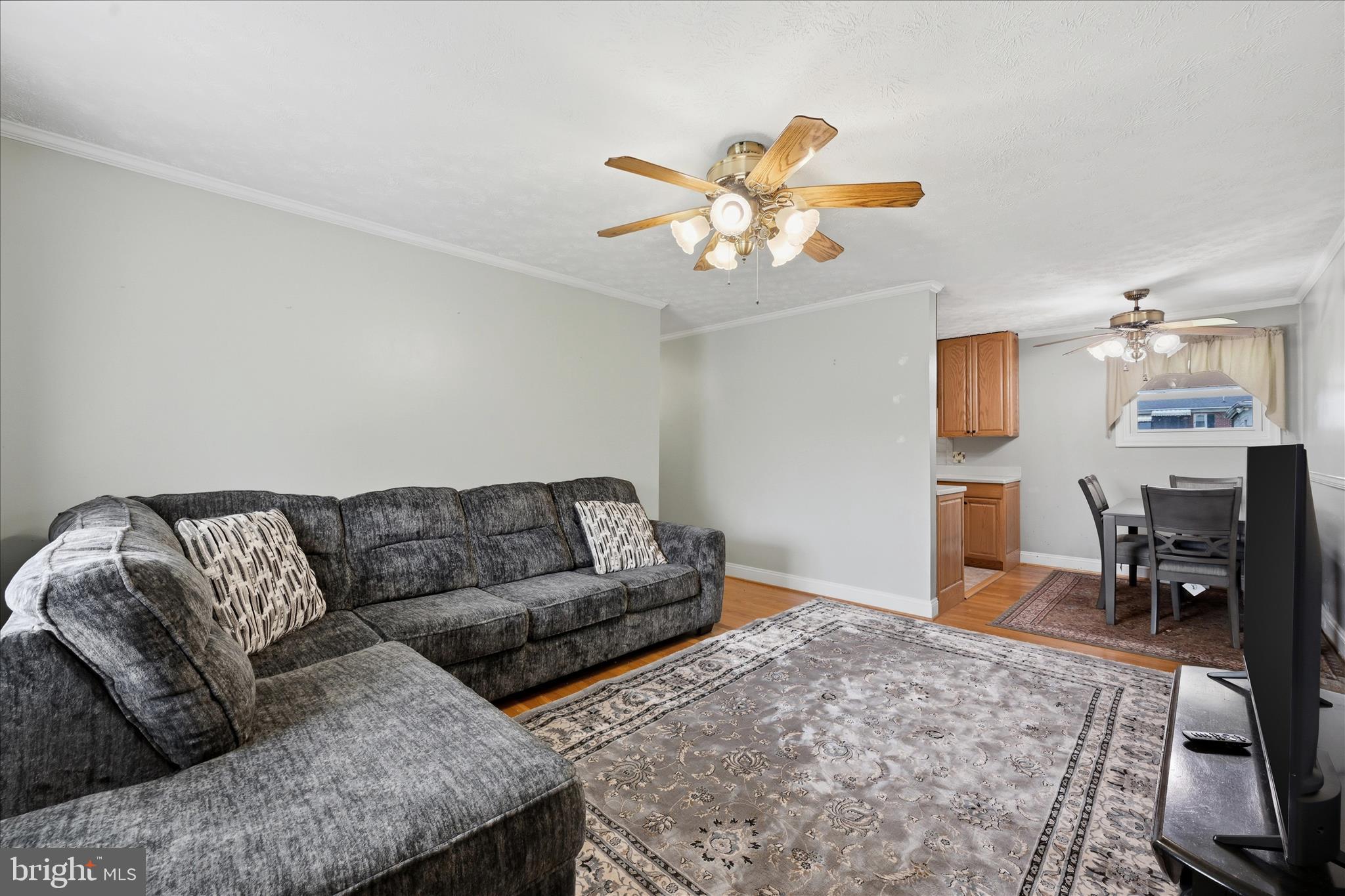 433 Beechcroft Road Winchester, VA 22601 - Photo 7 of 41 Living Room