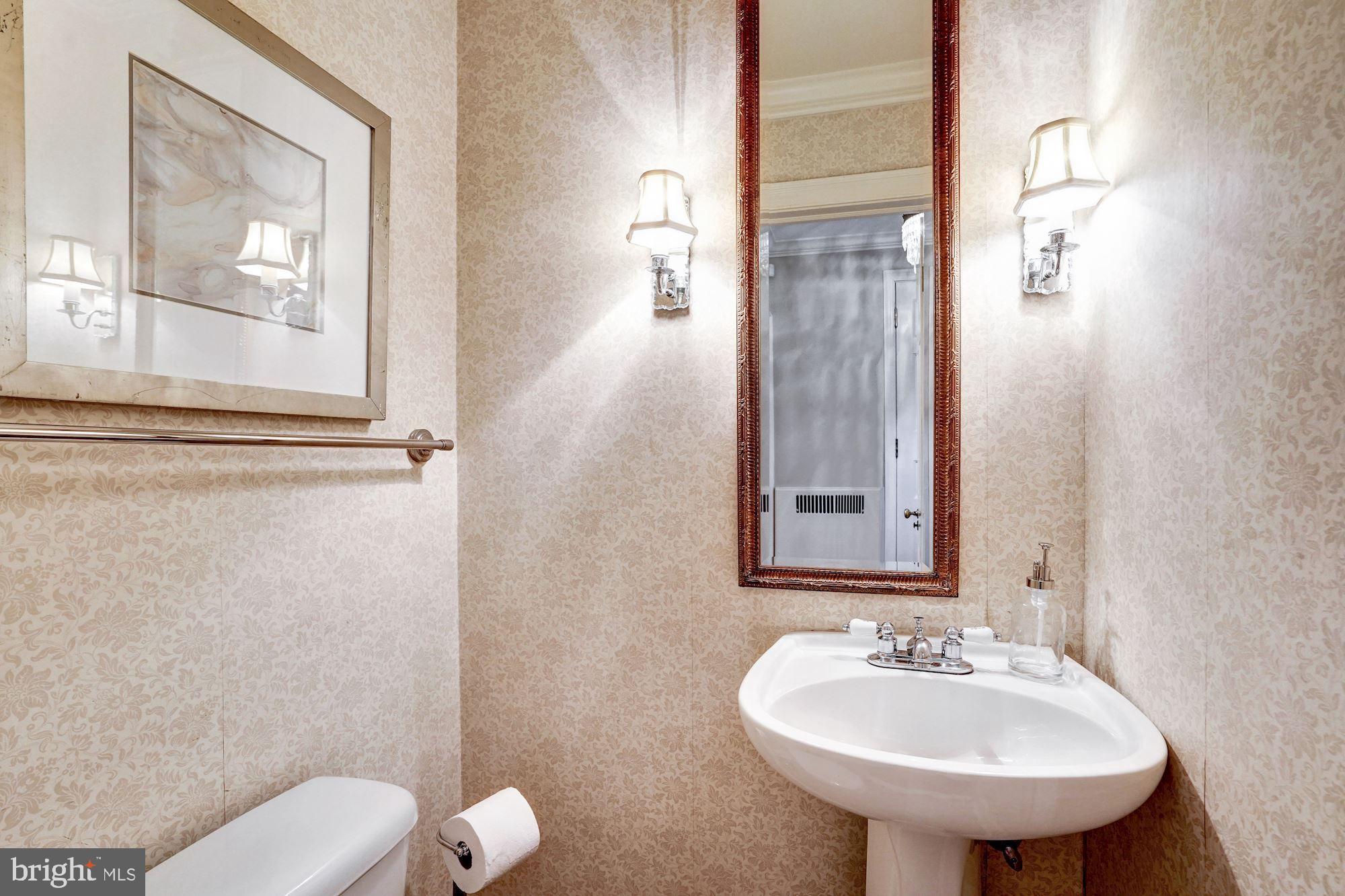 3342 Reservoir Road Northwest Washington, DC 20007 - Photo 4 of 15 Powder Room