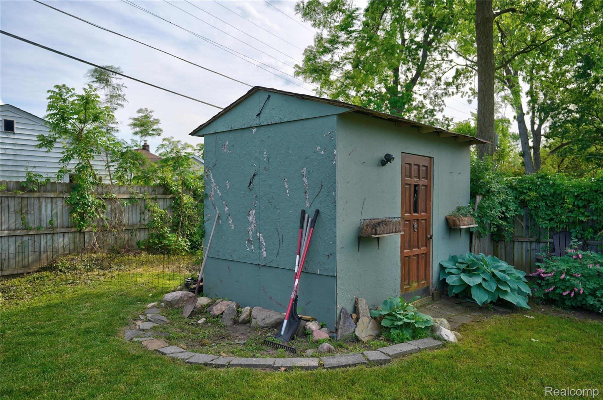 3865 Elmhurst Road Waterford, MI 48328 - Photo 43 of 49 3865 Elmhurst Rd 11.jpg