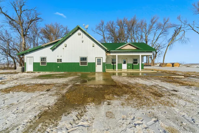$349,000 | 5134 340th Avenue, Blue Earth, MN 56013