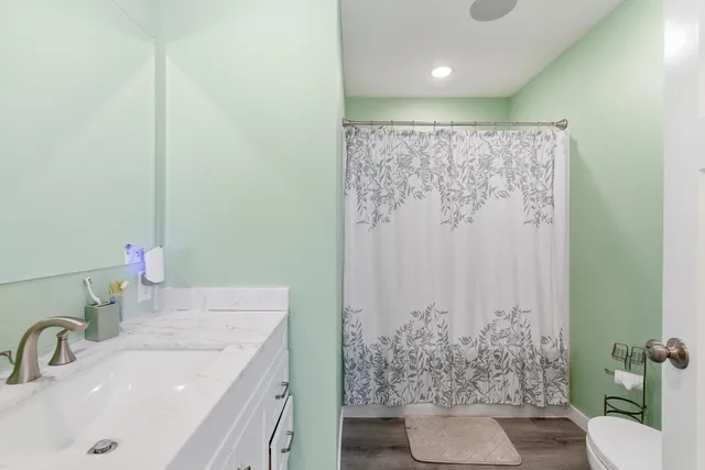 $349,000 | 5134 340th Avenue, Blue Earth, MN 56013