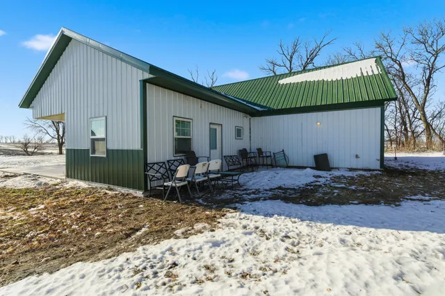 $349,000 | 5134 340th Avenue, Blue Earth, MN 56013