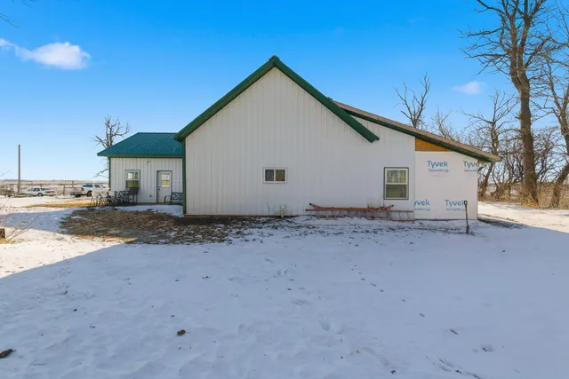 $349,000 | 5134 340th Avenue, Blue Earth, MN 56013