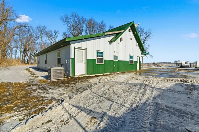 $349,000 | 5134 340th Avenue, Blue Earth, MN 56013