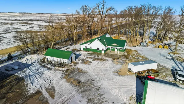 $349,000 | 5134 340th Avenue, Blue Earth, MN 56013