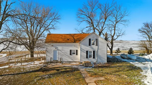 $349,000 | 5134 340th Avenue, Blue Earth, MN 56013