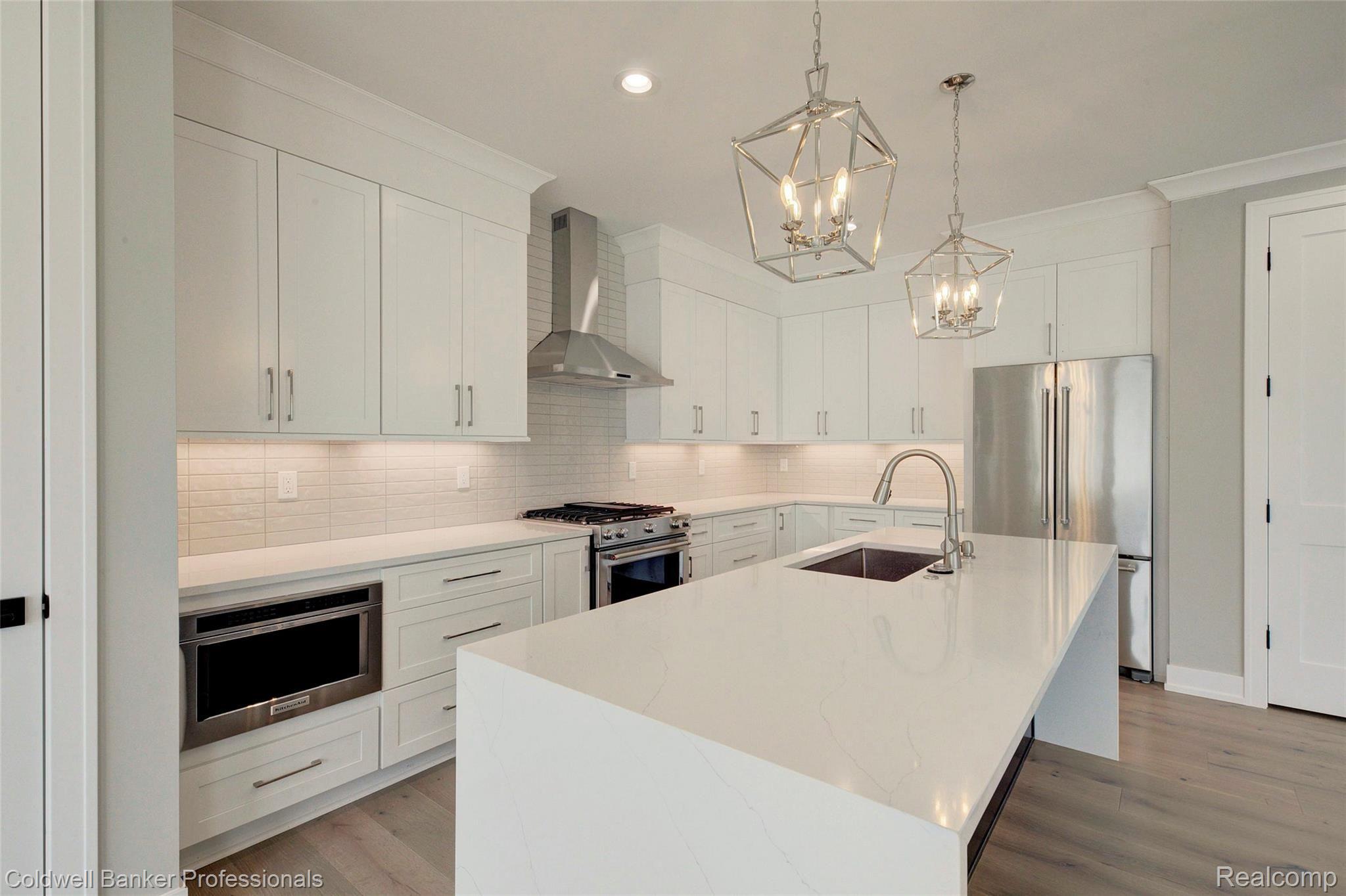 4101 Buckingham Road Royal Oak, MI 48073 - Photo 18 of 82 4H8A6814_5_6.jpg