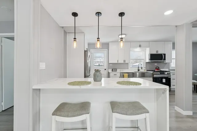 $459,900 | 4N327 7th Avenue, Addison, IL 60101