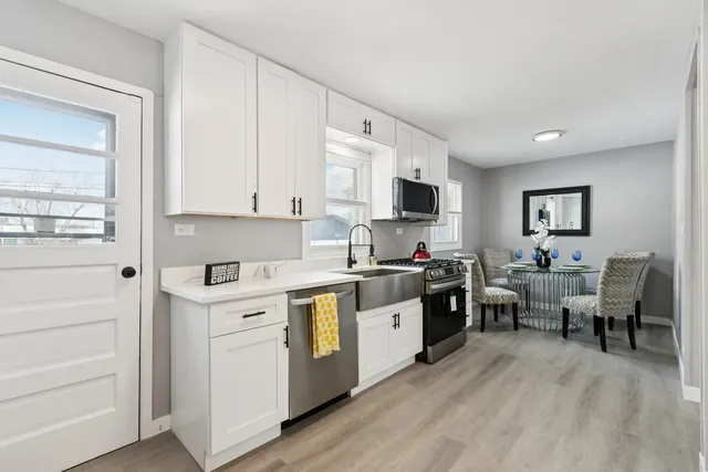 $459,900 | 4N327 7th Avenue, Addison, IL 60101