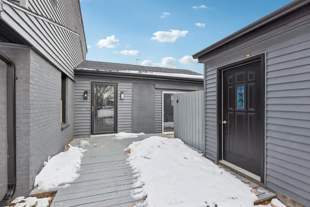 $459,900 | 4N327 7th Avenue, Addison, IL 60101