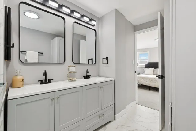 $459,900 | 4N327 7th Avenue, Addison, IL 60101