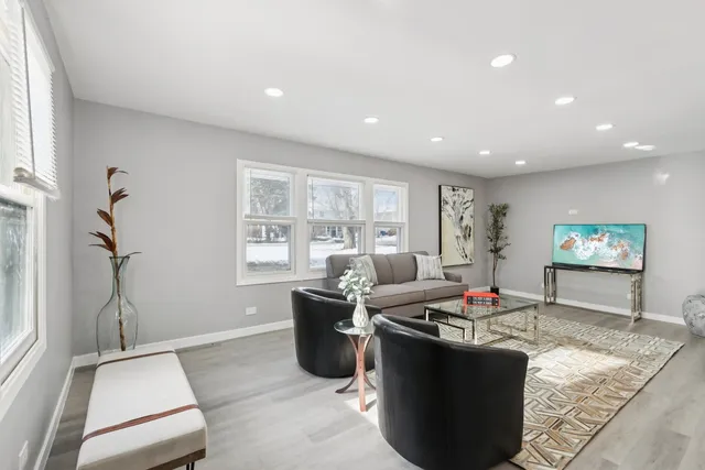 $459,900 | 4N327 7th Avenue, Addison, IL 60101