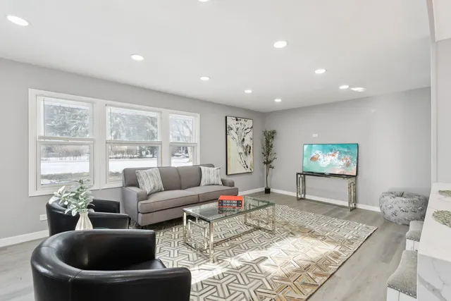 $459,900 | 4N327 7th Avenue, Addison, IL 60101