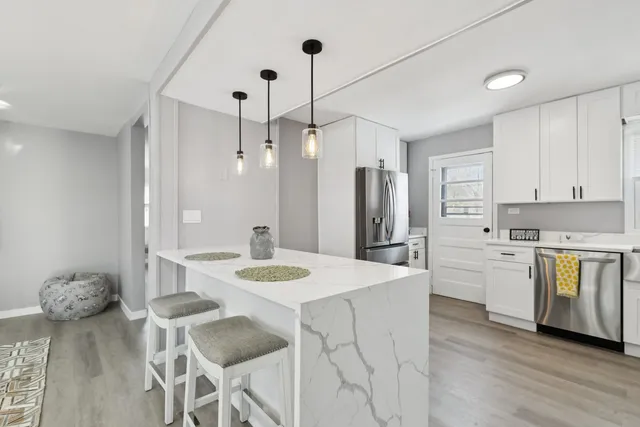 $459,900 | 4N327 7th Avenue, Addison, IL 60101