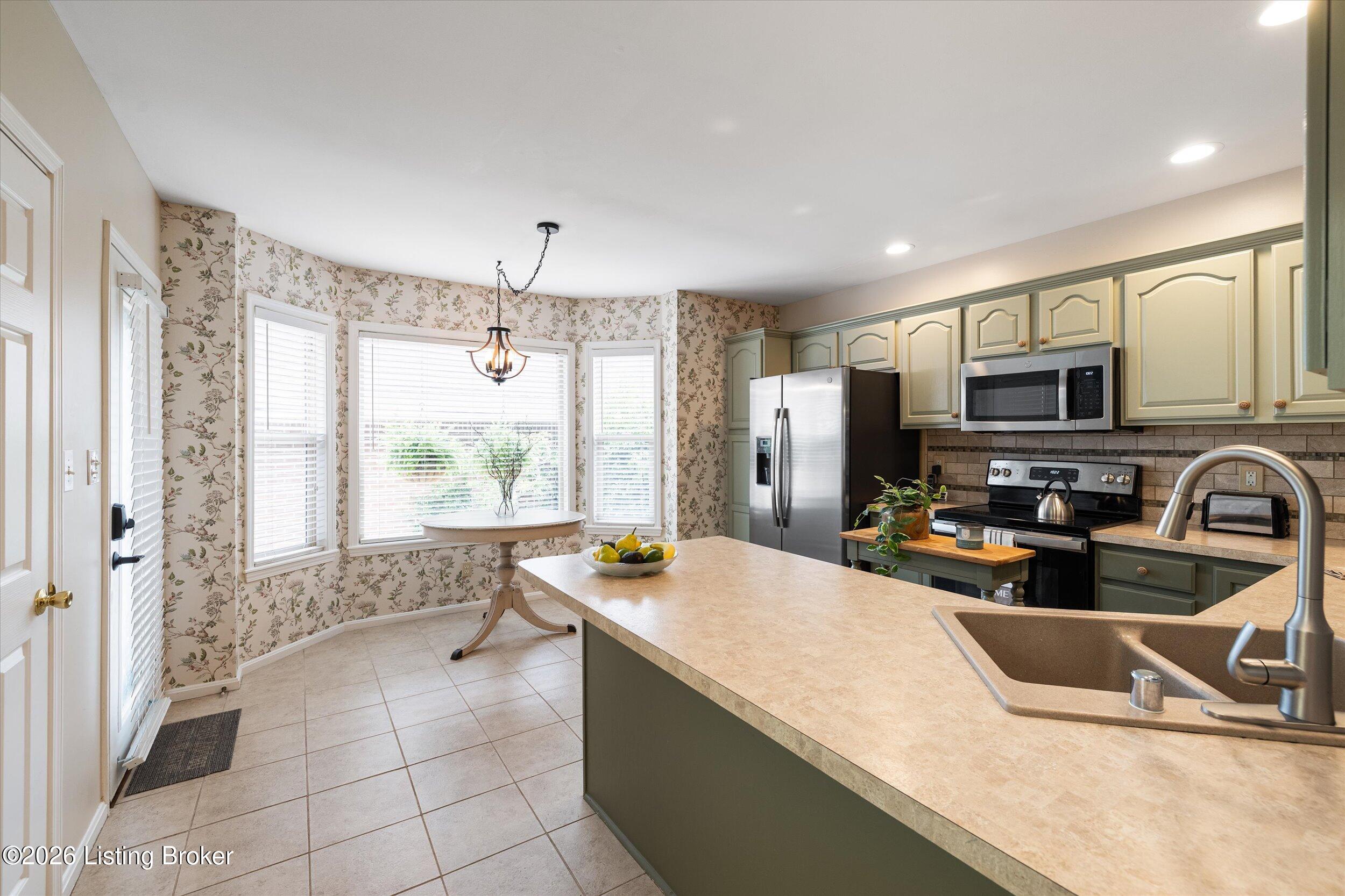 3006 Sprowl Road Louisville, KY 40299 - Photo 16 of 55 18-3U8A0400
