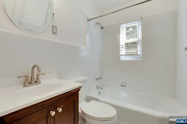 $3,750 | 162 Washington Place, Teaneck, NJ 07666