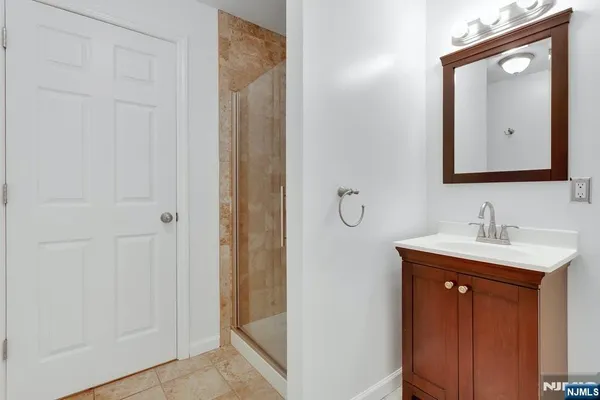 $3,750 | 162 Washington Place, Teaneck, NJ 07666
