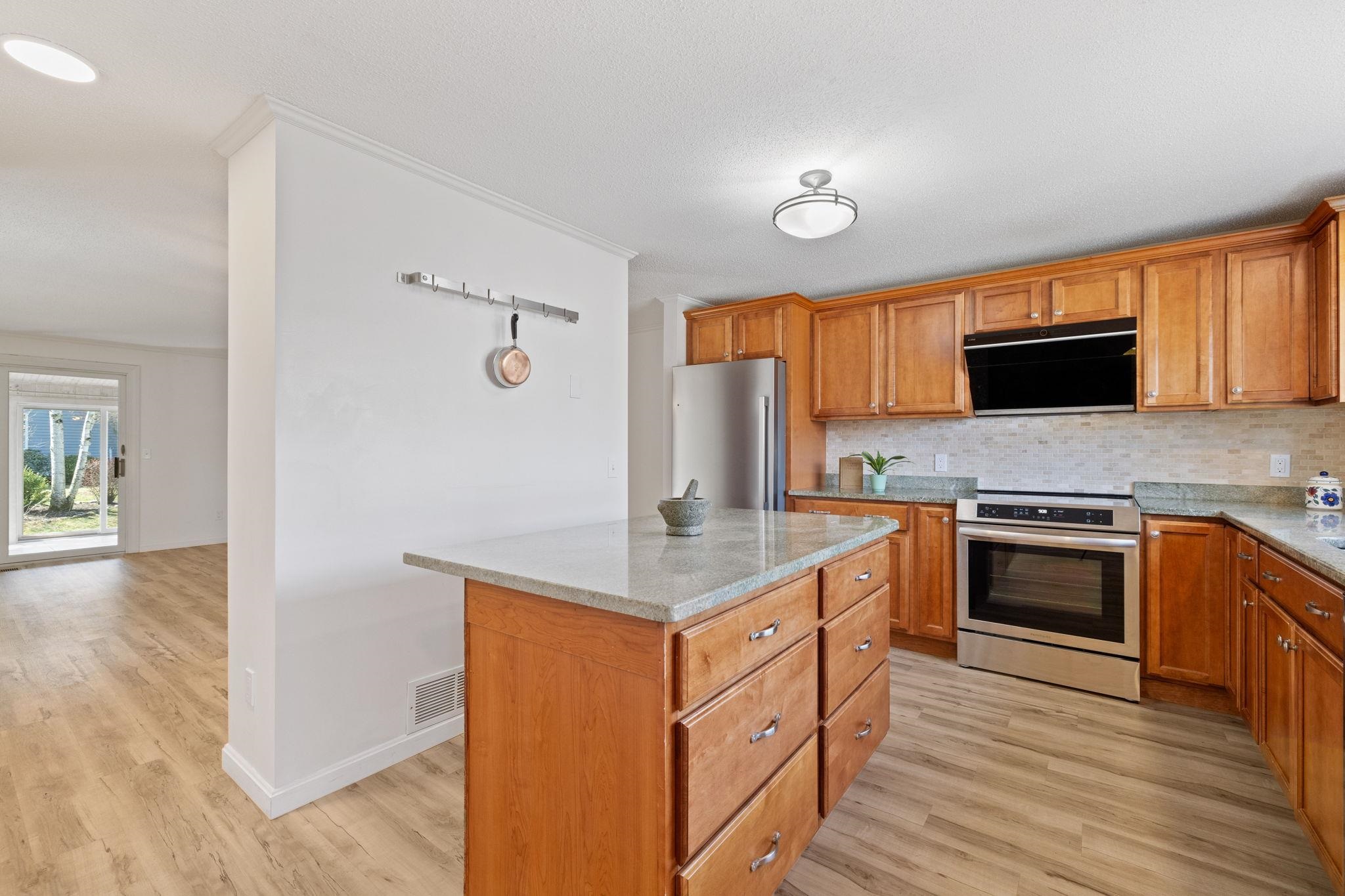 17 Skyview Circle Keene, NH 03431 - Photo 2 of 31