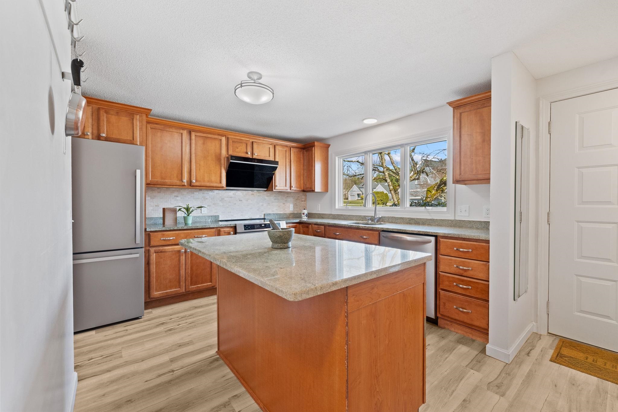 17 Skyview Circle Keene, NH 03431 - Photo 3 of 31