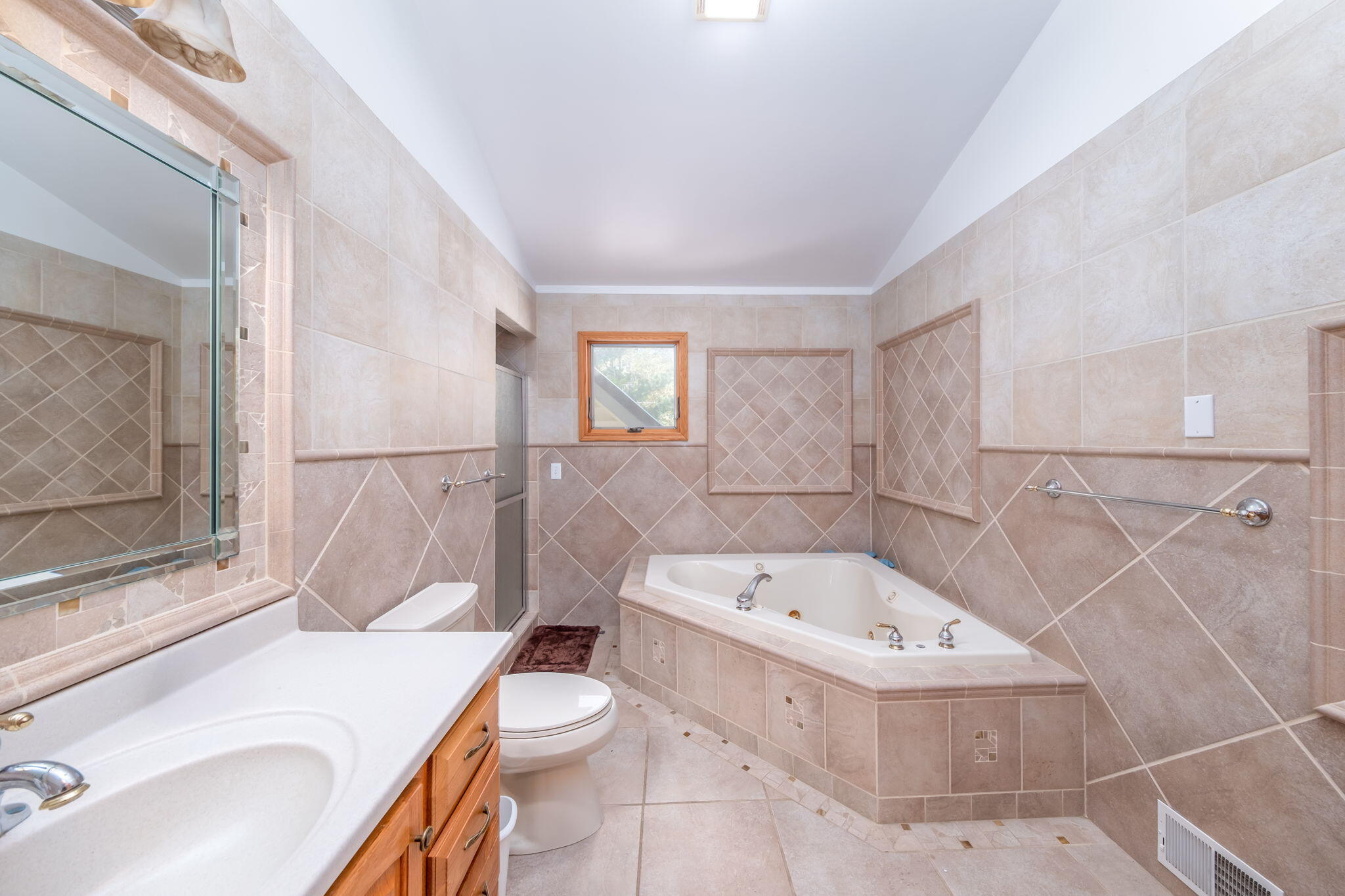 7945 West Royal Road Canadian Lakes, MI 49346 - Photo 21 of 28 Upper full bath