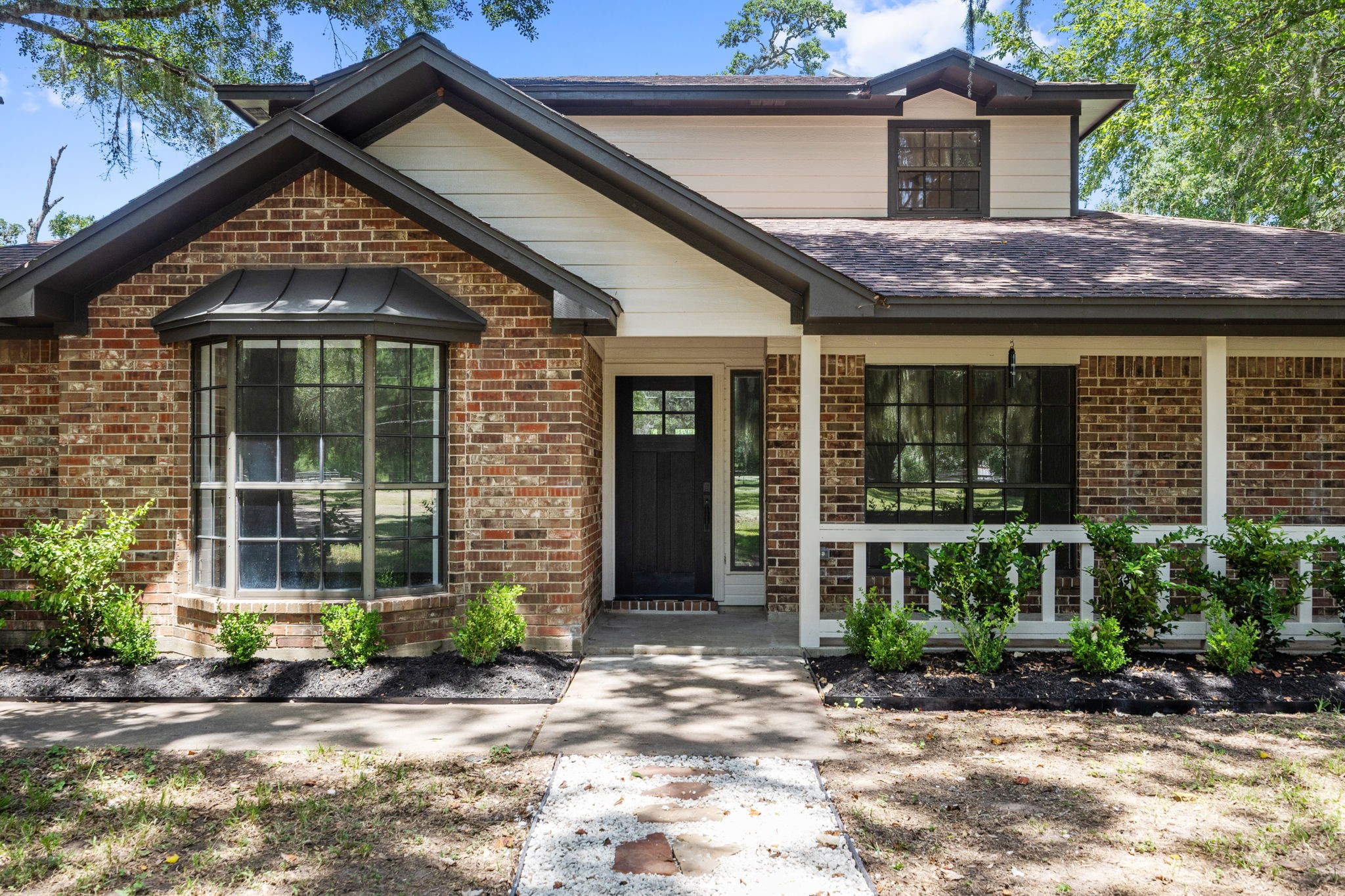 21802 Lake View Road Damon, TX 77430 - Photo 7 of 49 Fresh updates blend beautifully with the home's timeless character.