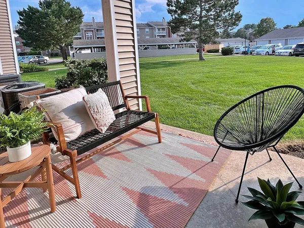 $1,699 | 4113 Chesapeake Drive, Unit 1B, Aurora, IL 60504