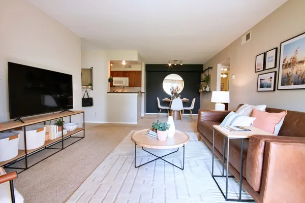 $1,699 | 4113 Chesapeake Drive, Unit 1B, Aurora, IL 60504