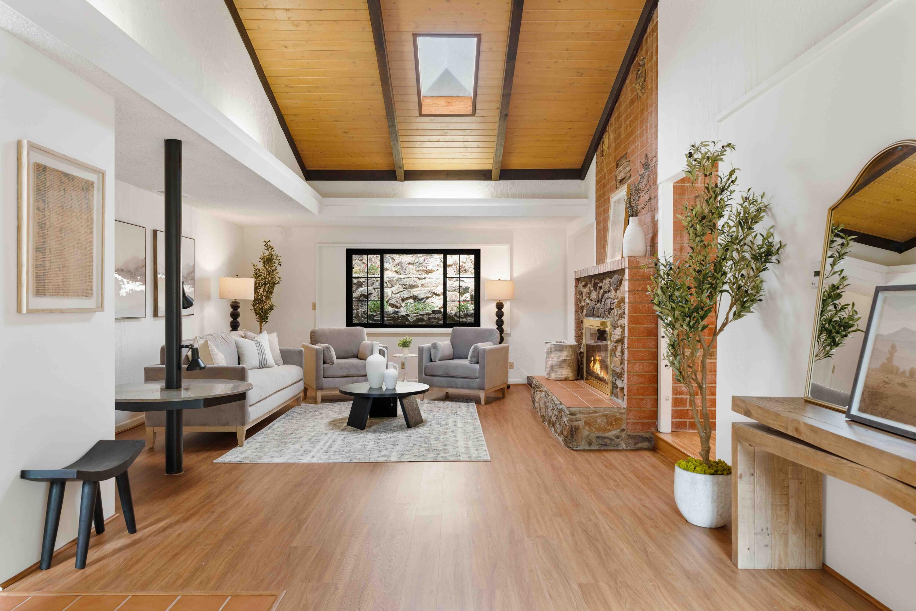 1133 Palomino Road Santa Barbara, CA 93105 - Photo 20 of 57 Living room entry - 1133 Palomino Rd