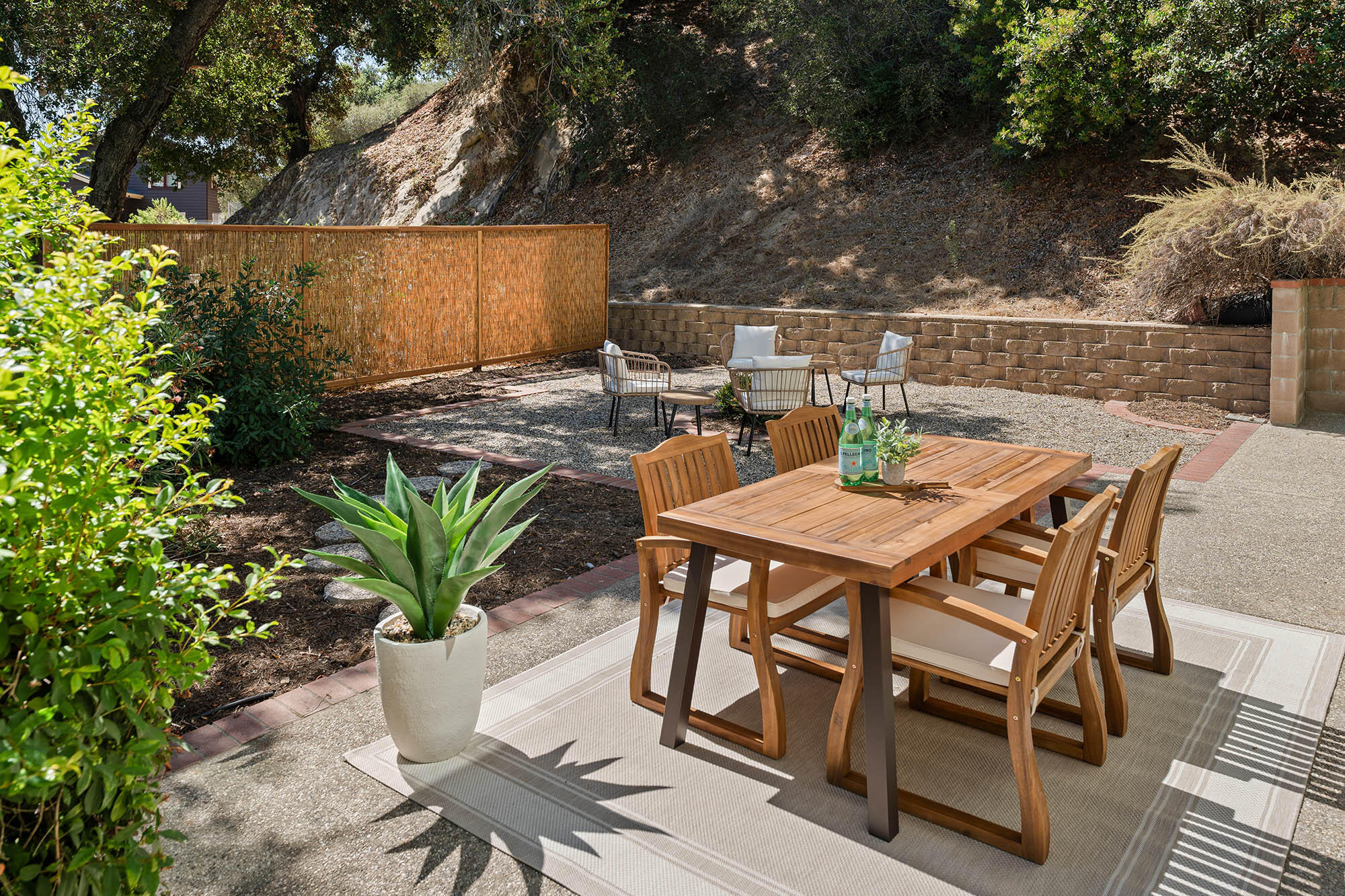 1133 Palomino Road Santa Barbara, CA 93105 - Photo 6 of 57 Al fresco dining - 1133 Palomino Rd