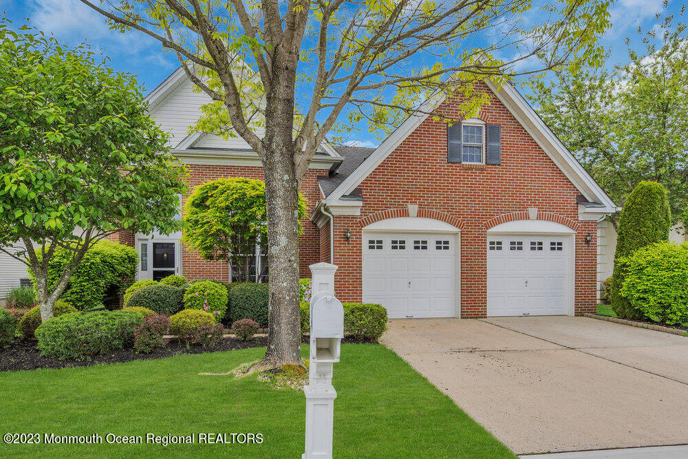 10 Crooked Stick Road Jackson, NJ 08527 - Photo 2 of 52 a view of a house with a yard and plants
