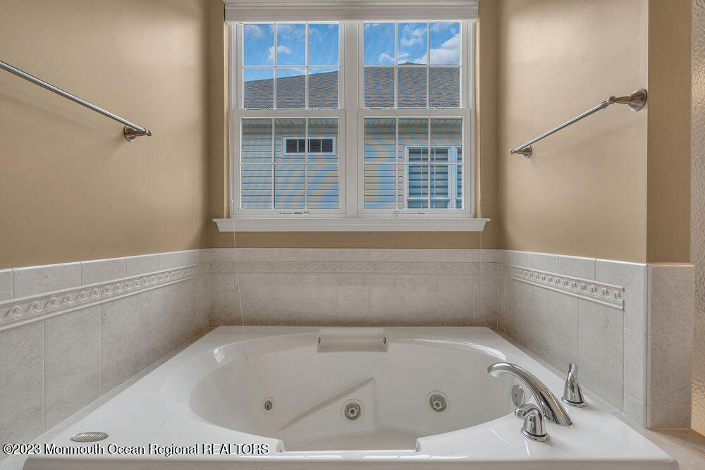10 Crooked Stick Road Jackson, NJ 08527 - Photo 29 of 52 a white bath tub sitting next to a window
