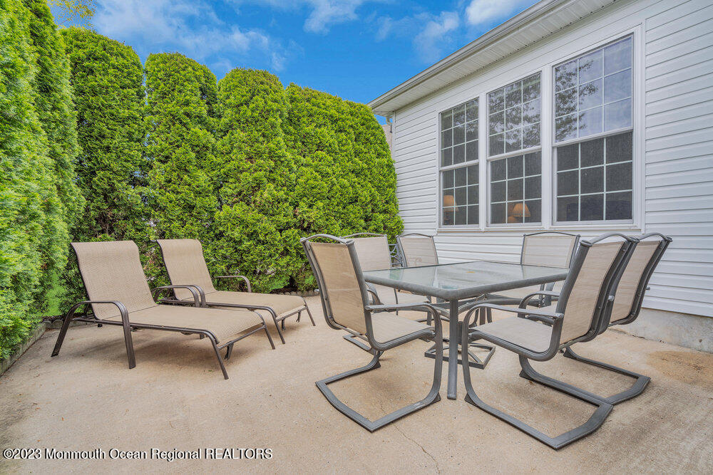 10 Crooked Stick Road Jackson, NJ 08527 - Photo 37 of 52 a view of a patio with table and chairs and potted plants