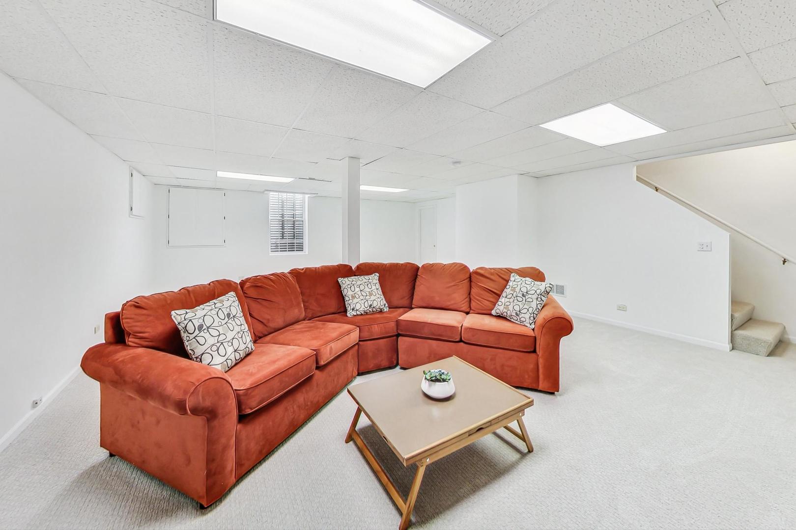 1429 Castleton Road Libertyville, IL 60048 - Photo 24 of 30 a living room with furniture and a couch