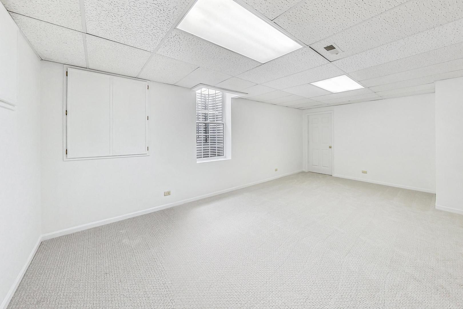 1429 Castleton Road Libertyville, IL 60048 - Photo 25 of 30 an empty room with windows