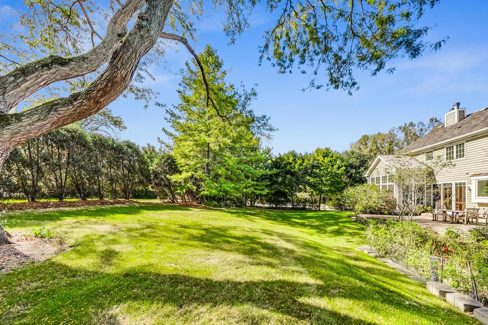 1429 Castleton Road Libertyville, IL 60048 - Photo 28 of 30 a view of yard with green space