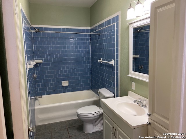 323 Carleton Court, Unit 4 San Antonio, TX 78212 - Photo 5 of 12 a bathroom with a sink a toilet and shower