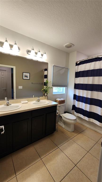 4540 Lake Russell Road Kissimmee, FL 34746 - Photo 21 of 35 a bathroom with a sink and a mirror