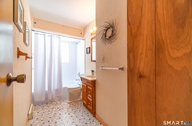 $300,000 | 72 Glendale Avenue, Middletown, CT 06457