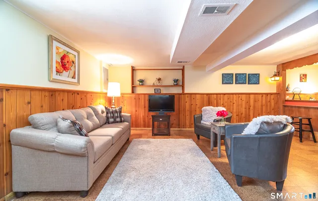 $300,000 | 72 Glendale Avenue, Middletown, CT 06457