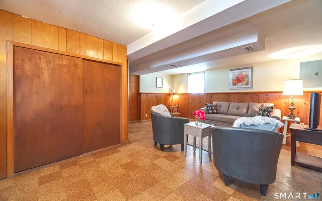 $300,000 | 72 Glendale Avenue, Middletown, CT 06457