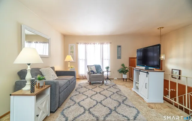 $300,000 | 72 Glendale Avenue, Middletown, CT 06457