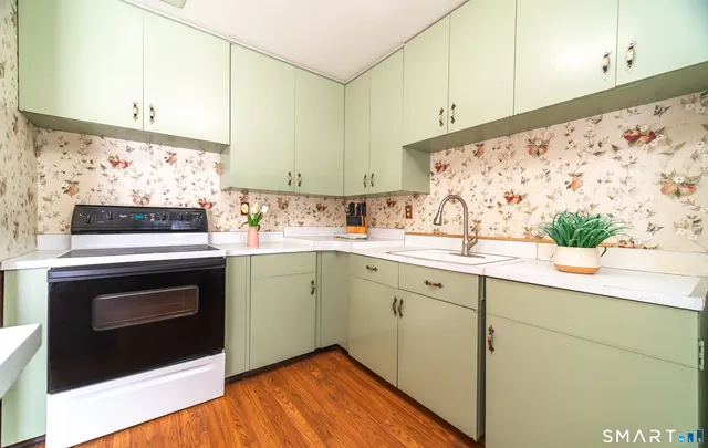 $300,000 | 72 Glendale Avenue, Middletown, CT 06457