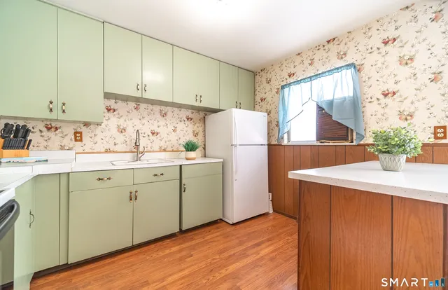 $300,000 | 72 Glendale Avenue, Middletown, CT 06457