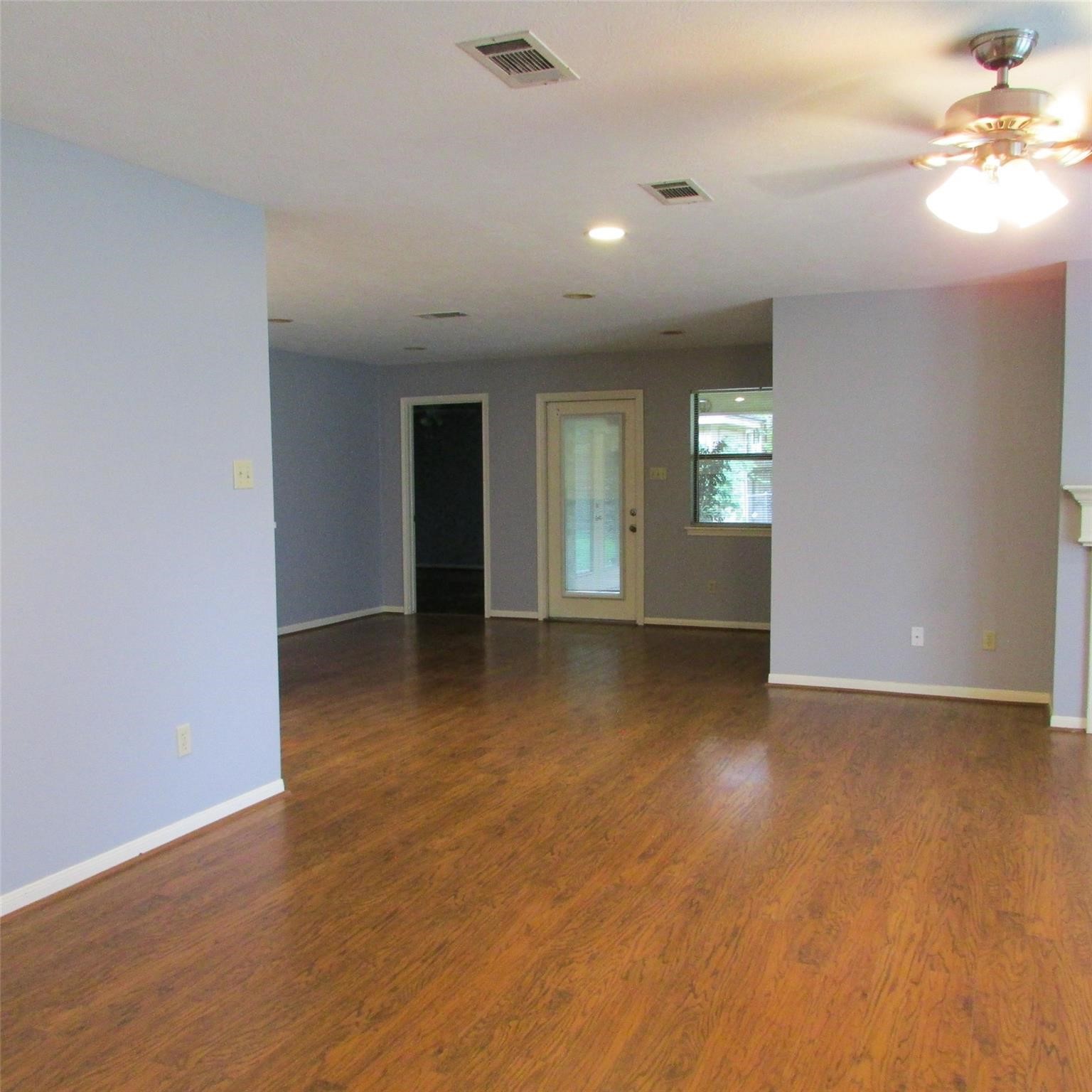 2232 Azalea Circle Huntsville, TX 77340 - Photo 6 of 24 family room and dining area