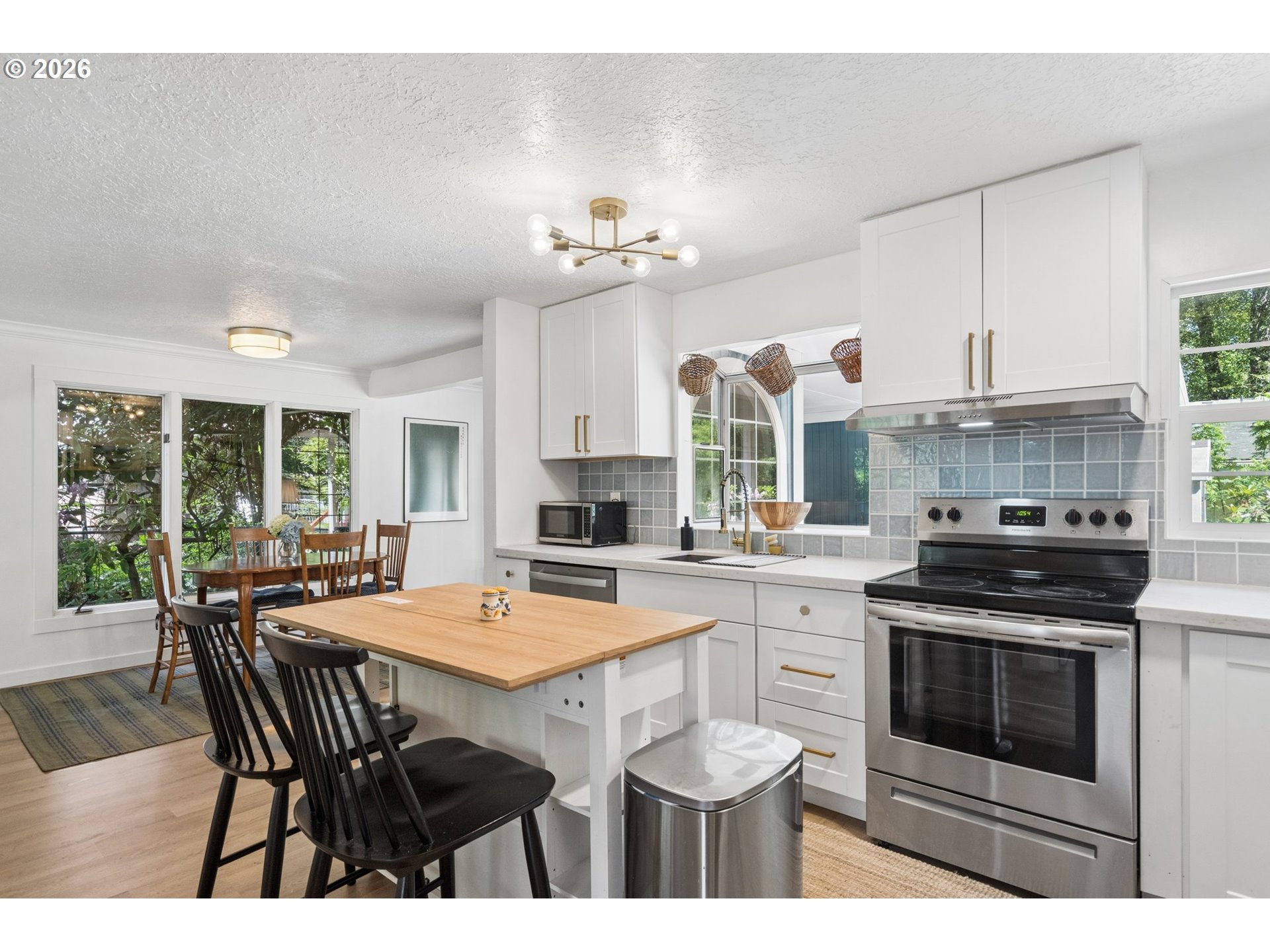 10835 Southwest 39th Avenue Portland, OR 97219 - Photo 16 of 43