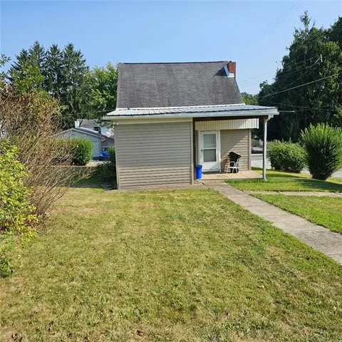 a view of a house with a yard and garage