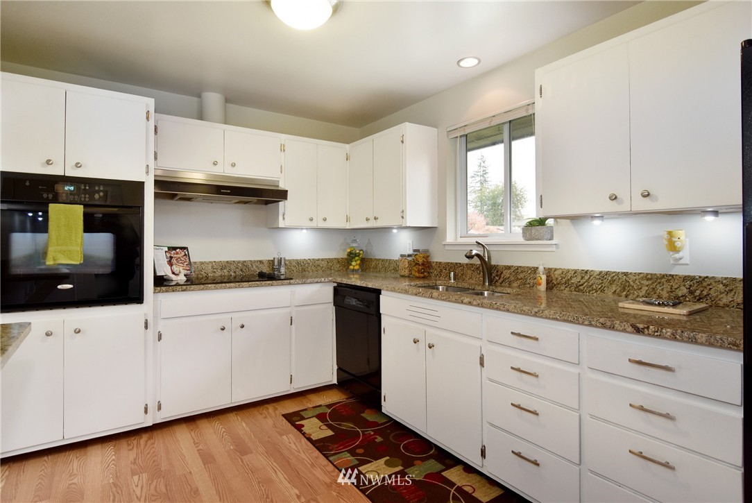 2517 Edmonds Avenue Northeast Renton, WA 98056 - Photo 11 of 25 Gallery Image 11