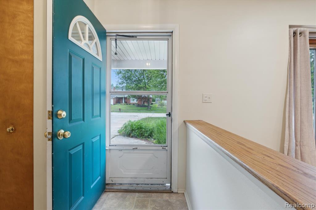 19581 Silver-Spring Street Southfield, MI 48076 - Photo 4 of 40 Gallery Image 4