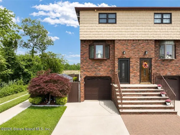 $799,000 | 131 Brook Avenue | Oakwood Beach